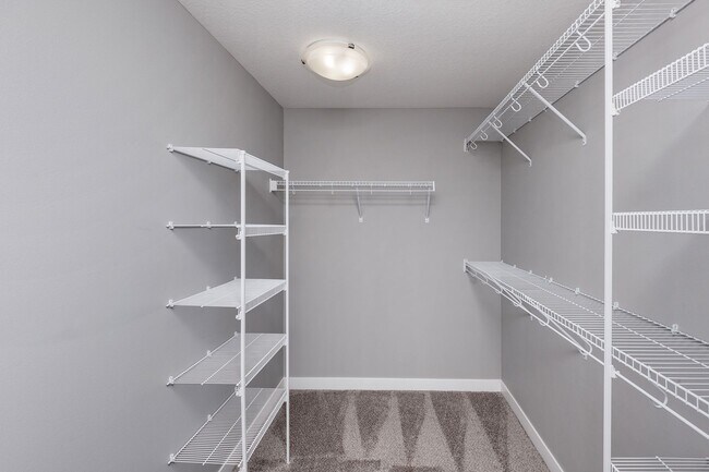 Building Photo - GREAT LOCATION!! 3 Bedroom, 2.5 Bathroom Townhome in Waukee!