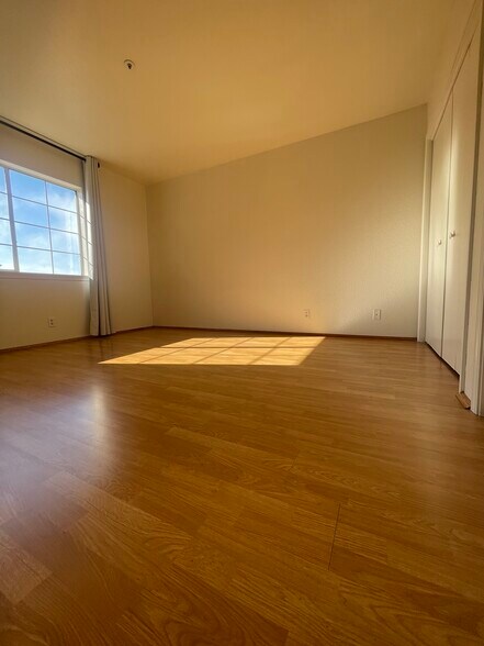 Building Photo - 1026 San Luis Cir