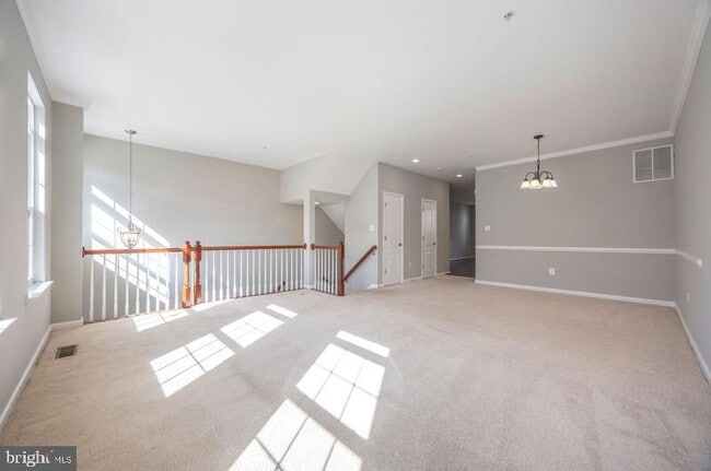 Building Photo - 844 Oriole Ave