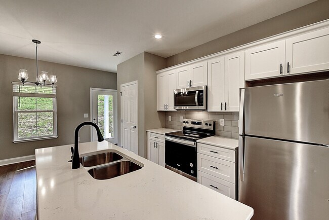 Building Photo - 2075 Haystack Cir