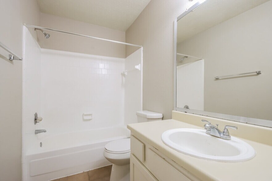 Building Photo - 8215 Eastern Bluebird Dr