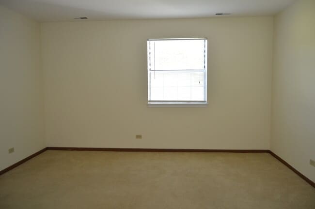 Building Photo - 40 N Victoria Ln