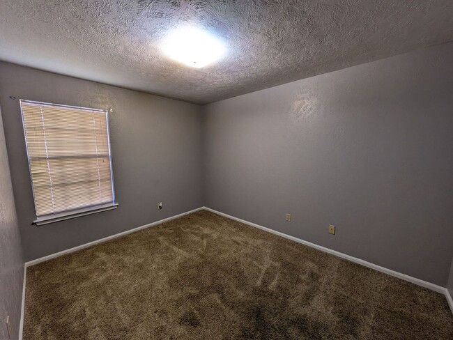 Building Photo - 3570 Briar Creek Dr