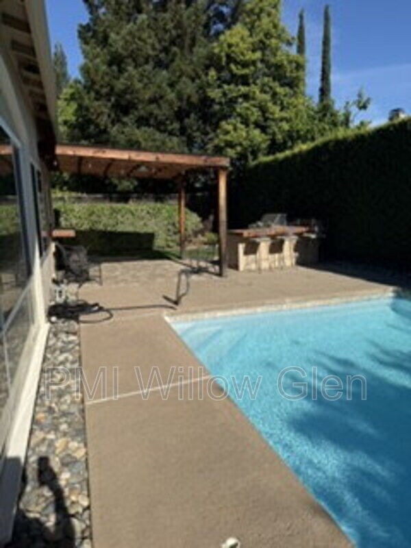 Building Photo - 536 Curie Dr
