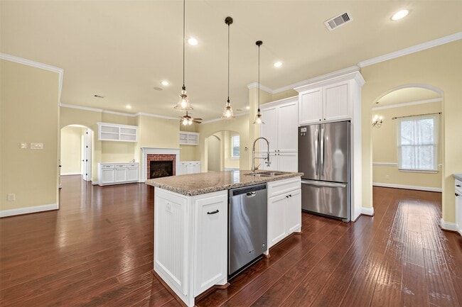 Building Photo - 4727 Lake Village Dr
