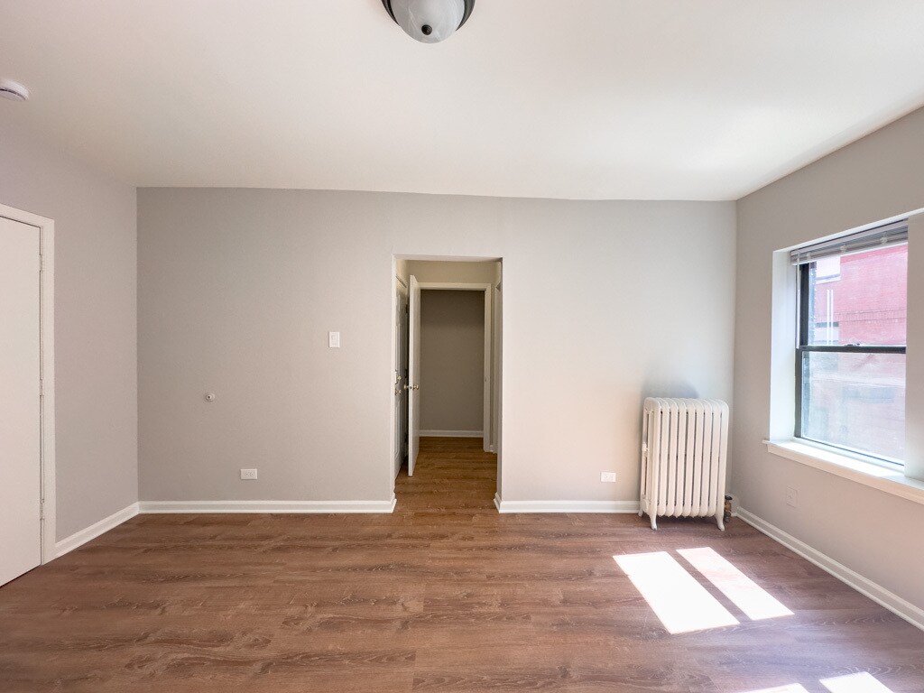 Building Photo - 5746 N Winthrop Ave