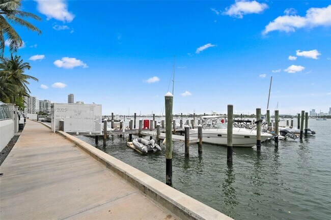 Building Photo - 1500 Bay Rd