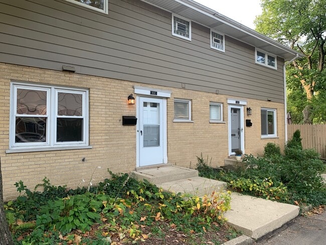 Primary Photo - 811 Hibbard Rd