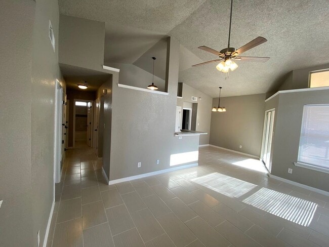 Building Photo - 2914 Royal Knoll Dr