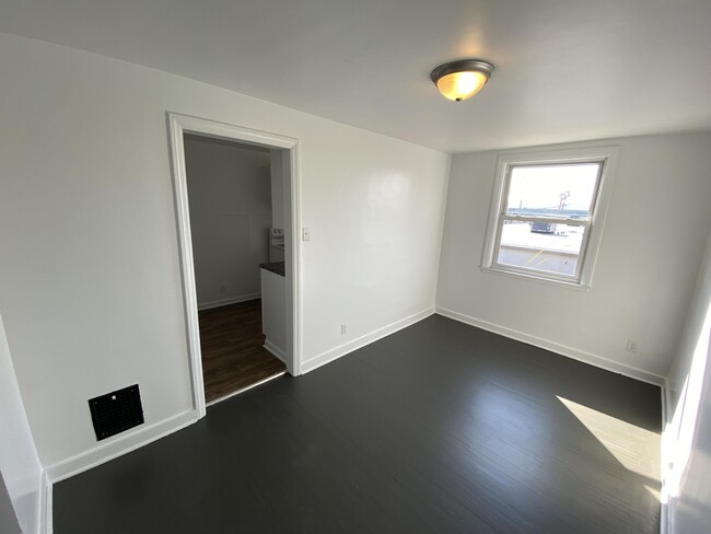 Building Photo - 2529 Derry St