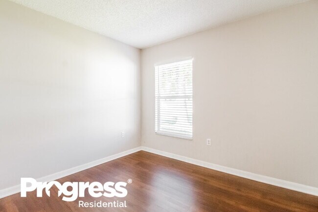 Building Photo - 1044 Cannock Dr