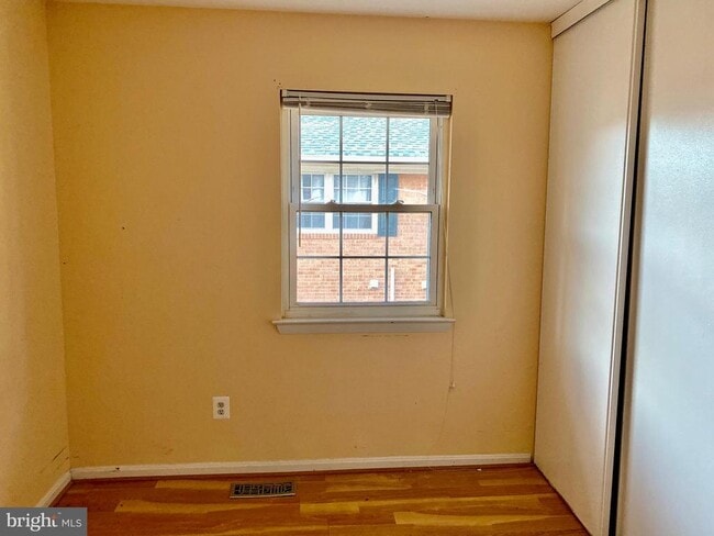 Building Photo - 8864 Walutes Cir