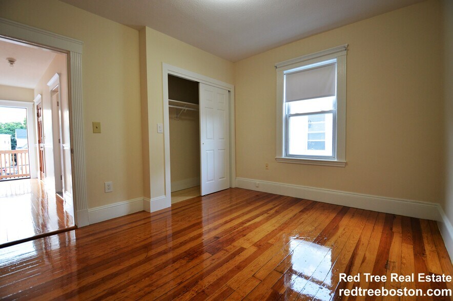 Building Photo - 39 Montfern Ave