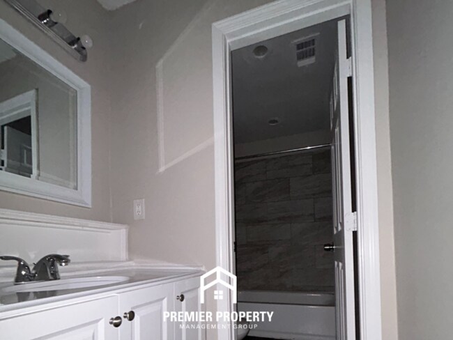 Building Photo - 3720 Pembrook Cove