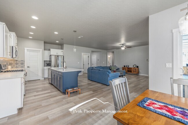 Building Photo - 18272 N Wild Goose Ave