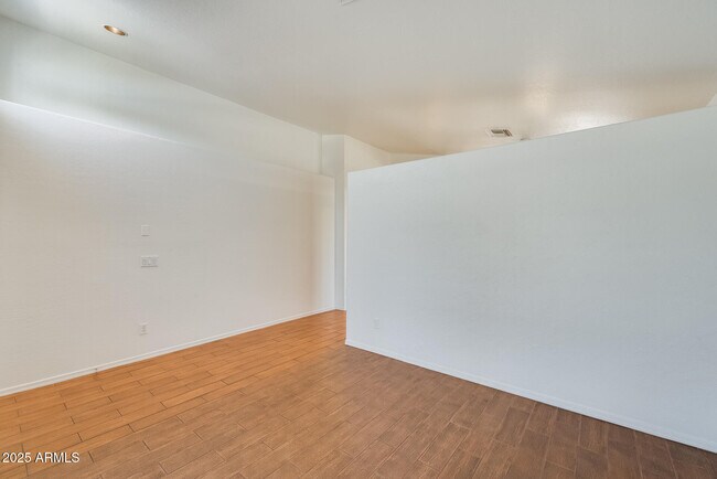 Building Photo - 4559 W Dailey St