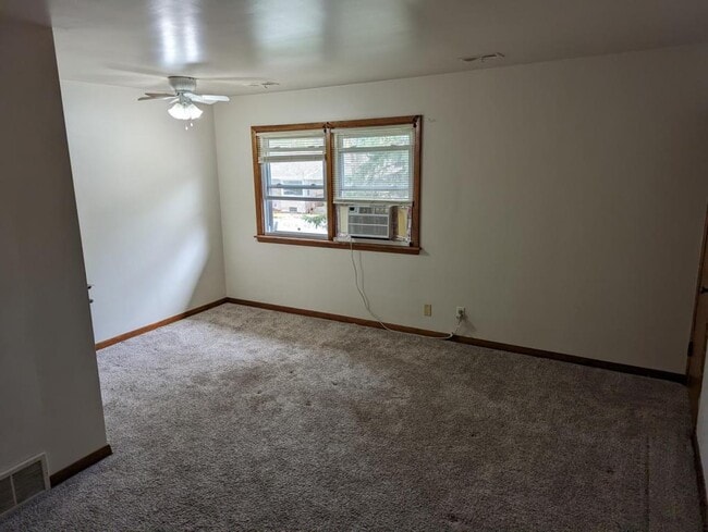 Building Photo - 2 James Pl