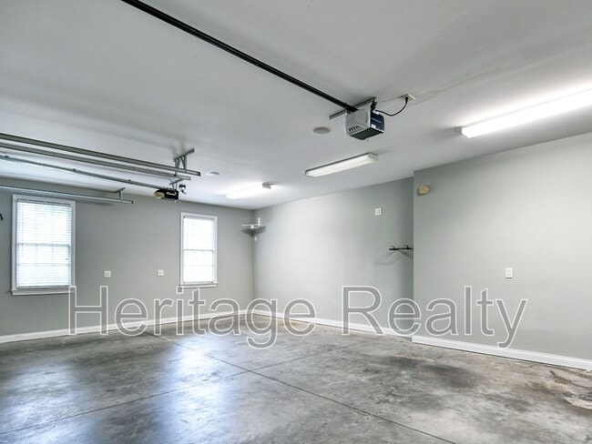 Building Photo - 1856 Greywell Rd