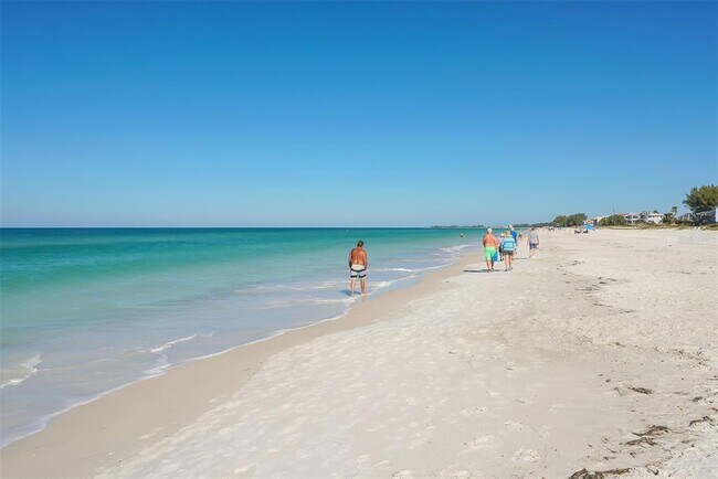 Building Photo - 4216 Plumosa Terrace