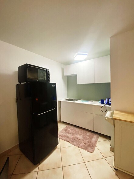 Kitchenette - 225 South Dr