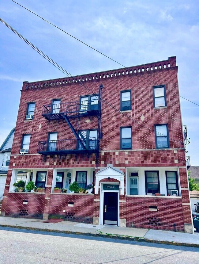 Building Photo - 206 Montgomery Street Apartments