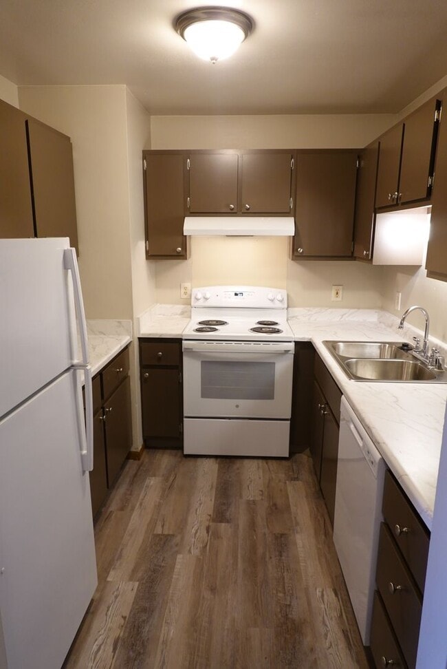 Building Photo - 1/2 OFF FIRST MONTHS RENT SPECIAL!