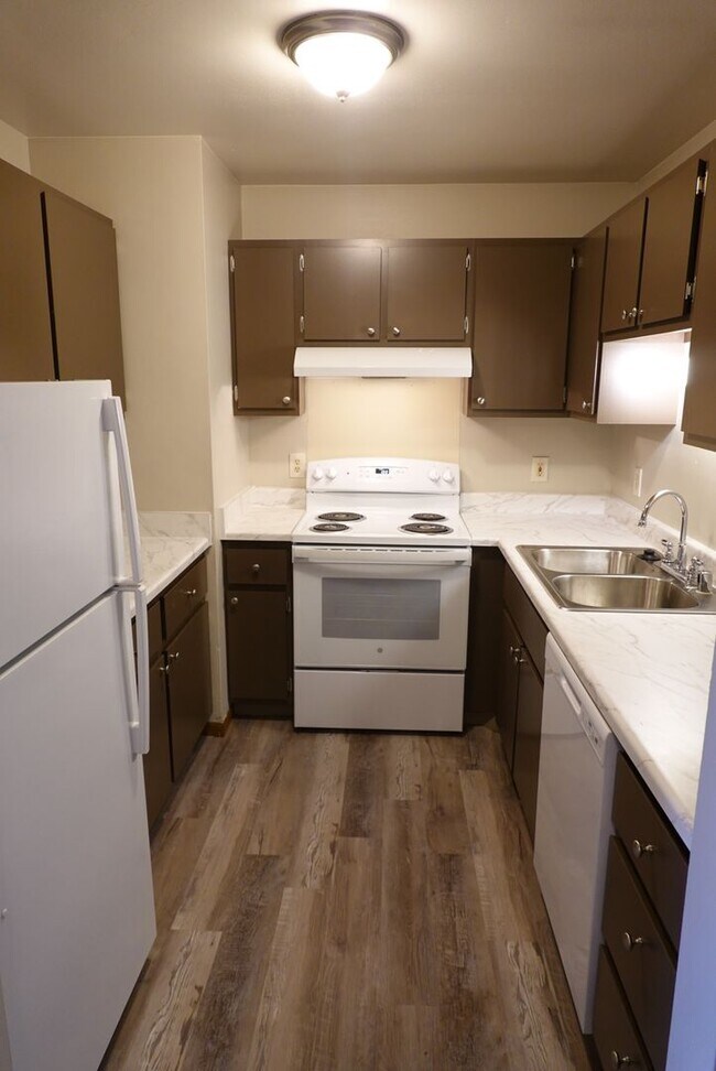 Building Photo - Modern Apartments Available Now!