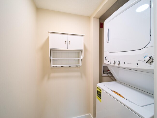 Building Photo - 1101 Pinecrest Cir