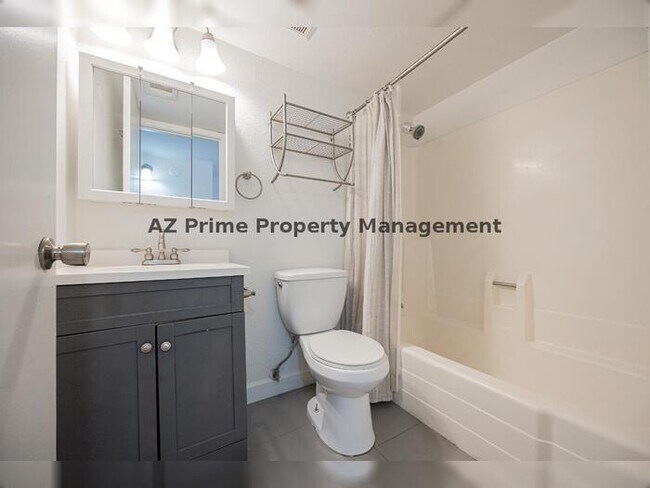 Building Photo - 1808 N 32nd St