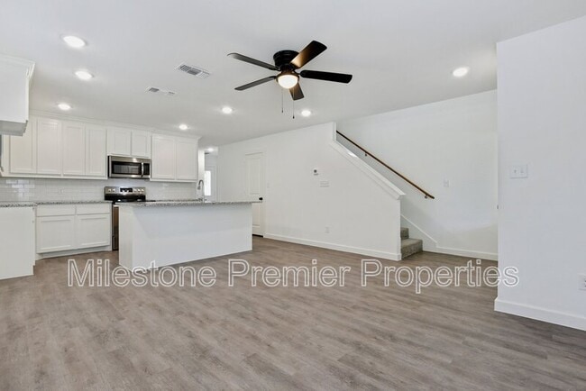 Building Photo - 101-103 E Bond St