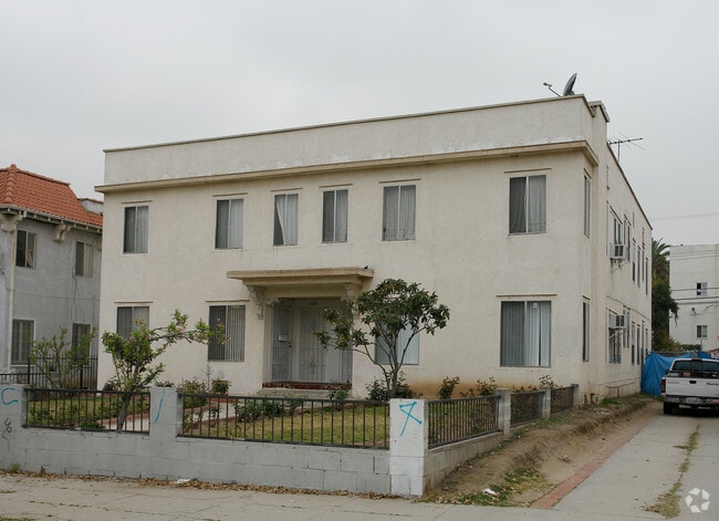 Building Photo - 537 N Kenmore Ave