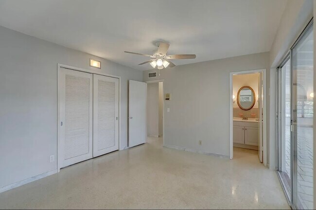 Building Photo - 2041 Coral Reef Dr