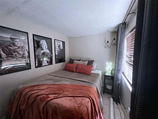 Building Photo - 2040 NE 183rd St