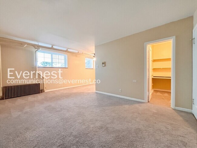 Building Photo - 1 Bed, 1 Bath Condo with Modern Amenities / Available Soon!