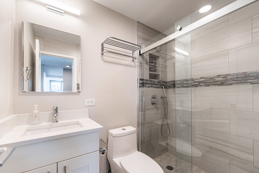 Building Photo - 400 E Randolph St