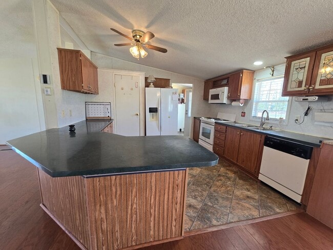 Building Photo - 4 Bed, 2 Bath Ranch in New Hope Area