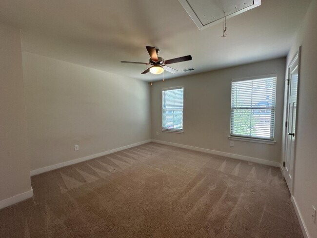 Building Photo - 145 Beacon Dr