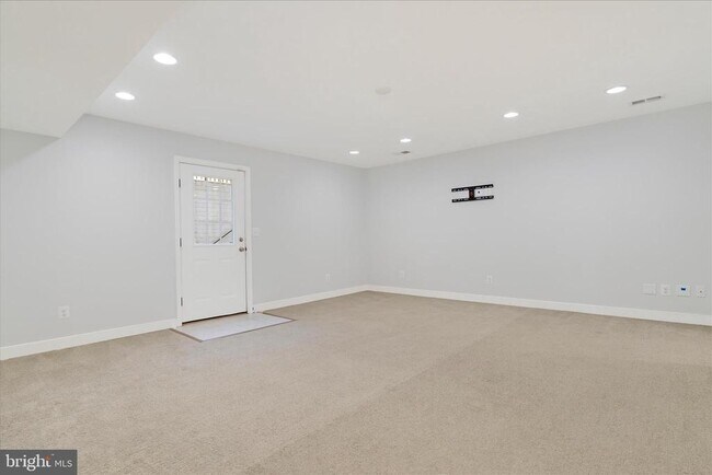 Building Photo - 132A Pineview Ave