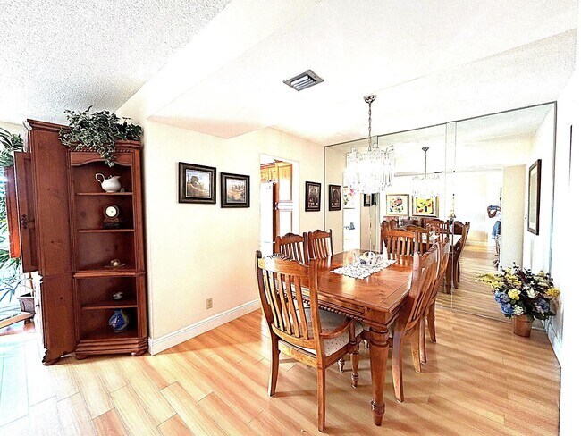 Building Photo - 3951 Via Poinciana