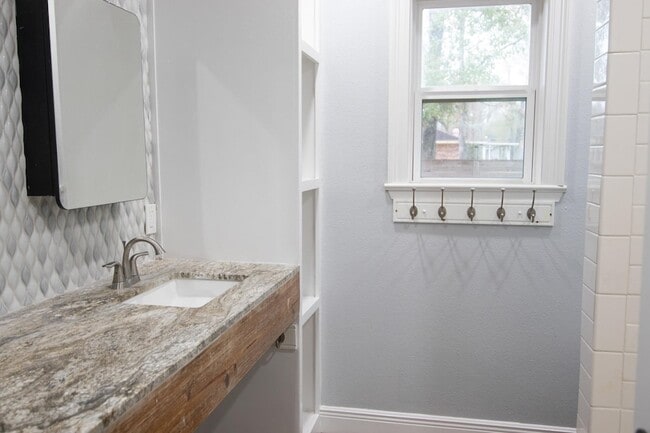Building Photo - 3306 Timberlane Cir