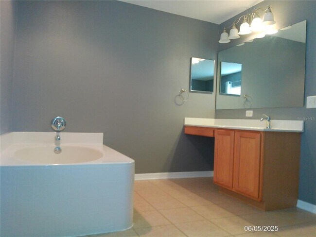 Building Photo - 200 Fish Hawk Dr