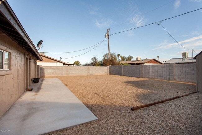 Building Photo - 3228 W Lisbon Ln