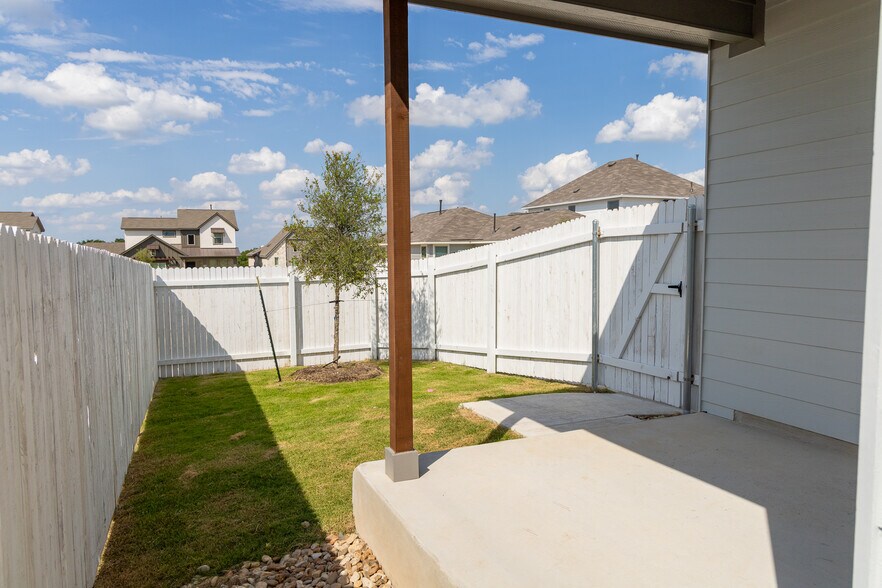 Building Photo - 388 Glocken Ln