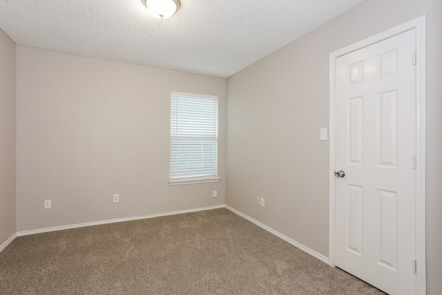 Building Photo - 8060 Cannonwood Dr