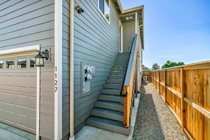 Building Photo - 1127 Annalise St