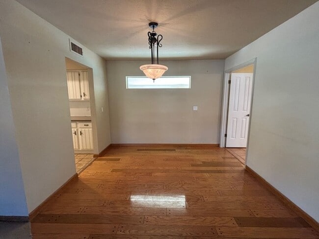 Building Photo - 3 Bedroom - 2 Bath Pool Home on the Golf Course