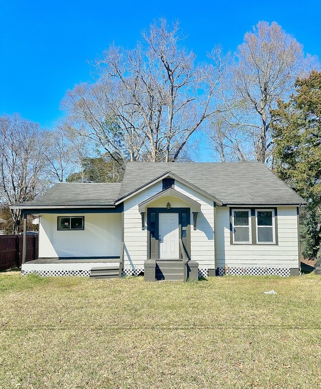 Building Photo - 3835 Sherwood St