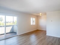 Building Photo - 2BD 1BA Recently Renovated Unit! Parking! PROGRESSIVE