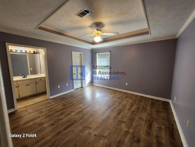 Building Photo - 3 Bedroom/2 Bath home in Brandon Freshly P...