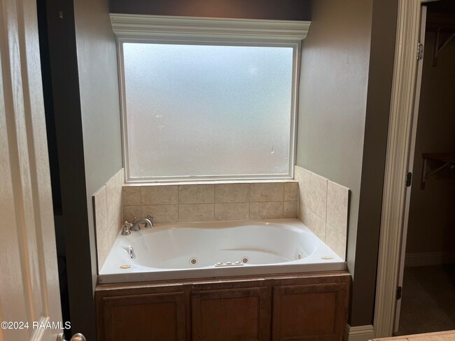 Building Photo - 120 Ocho Rios Ln